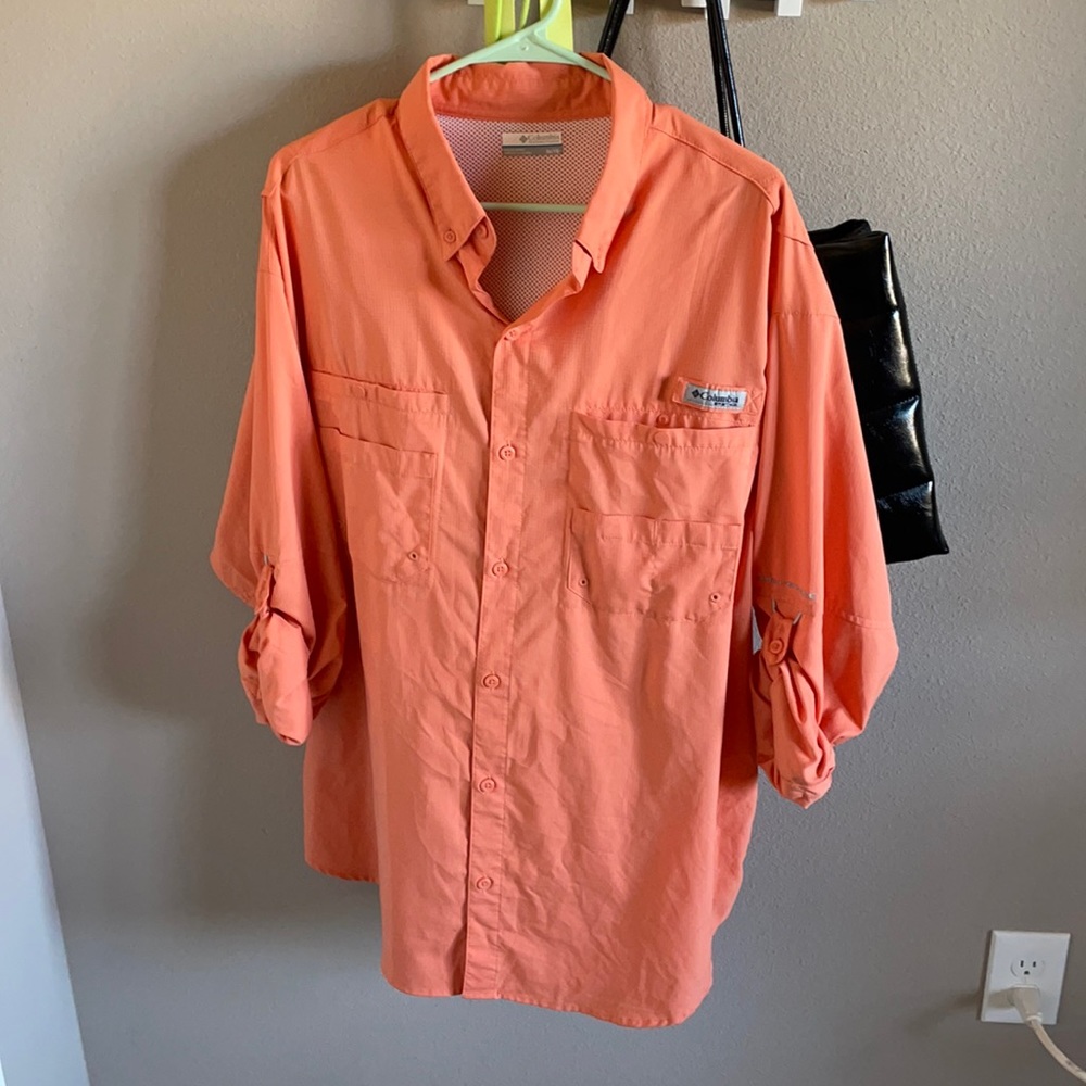 Columbia windbreaker shirt